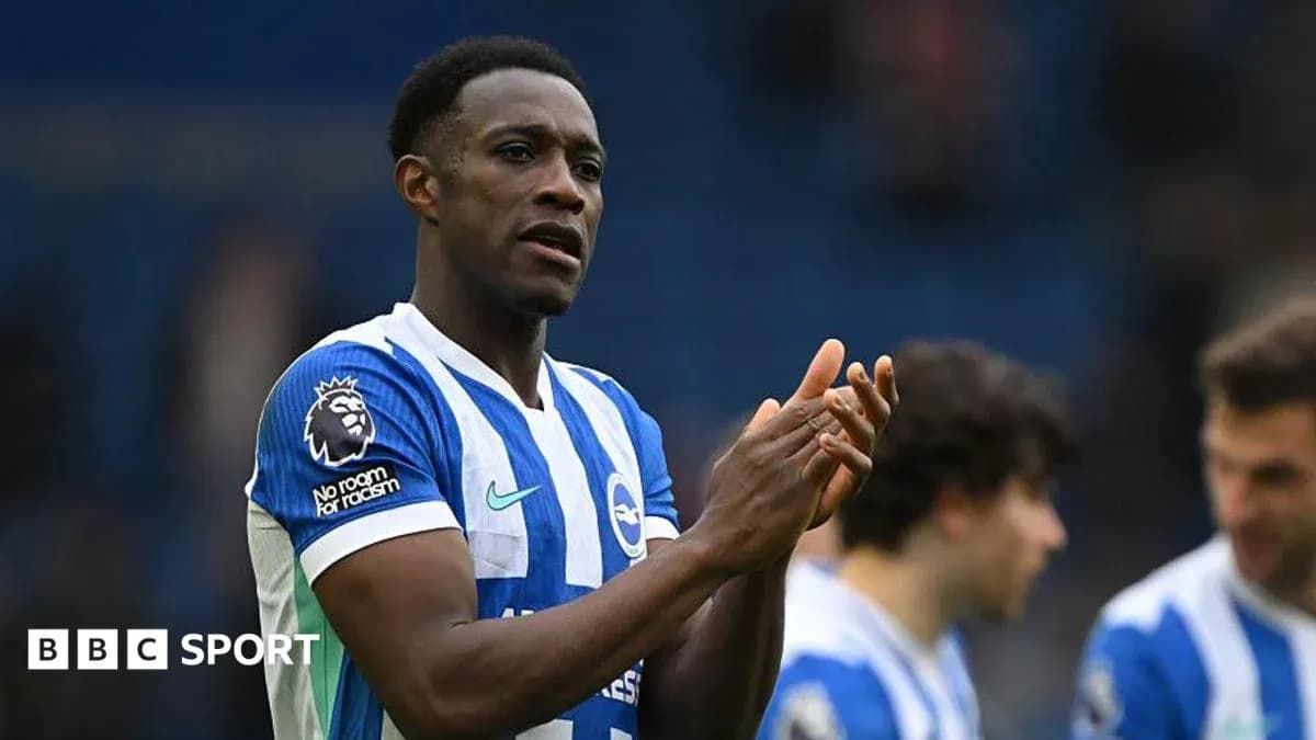 Jugador de Brighton aplaudiendo tras el partido