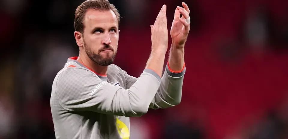 Jugador aplaudiendo al público tras el partido