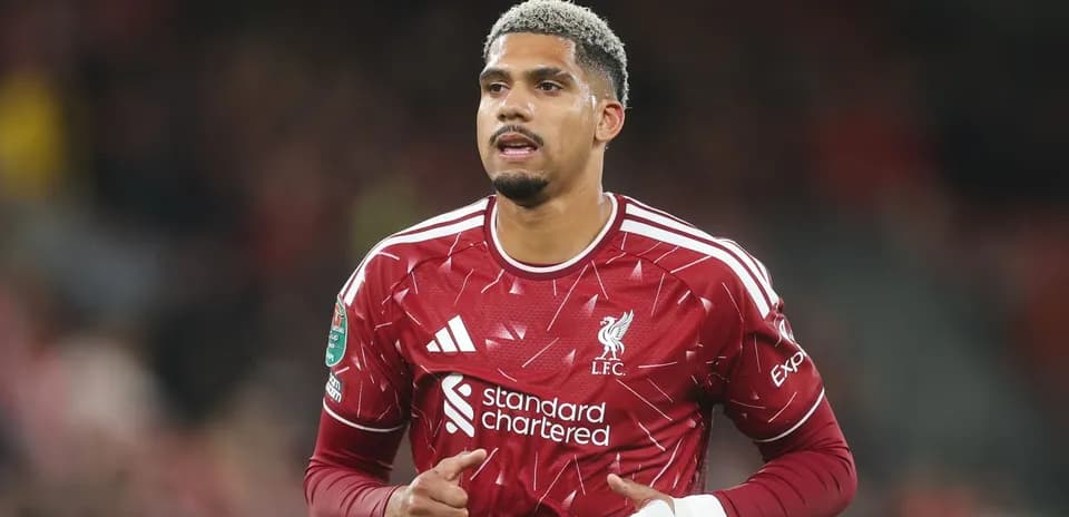 Jugador de Liverpool en acción durante un partido
