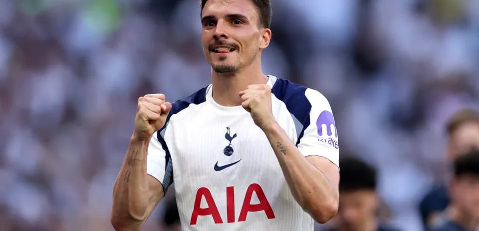 Jugador del Tottenham celebrando un gol