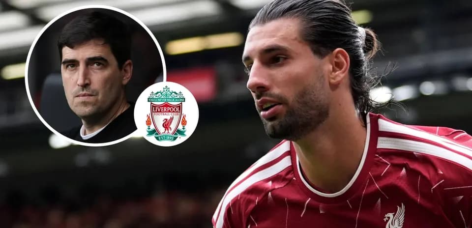 Jugador de Liverpool en acción durante un partido