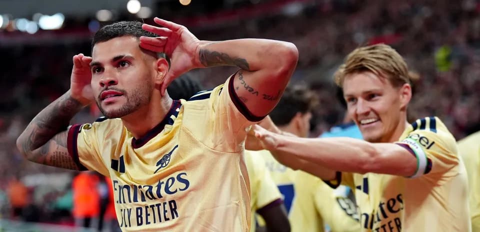 Jugadores de Arsenal celebrando un gol