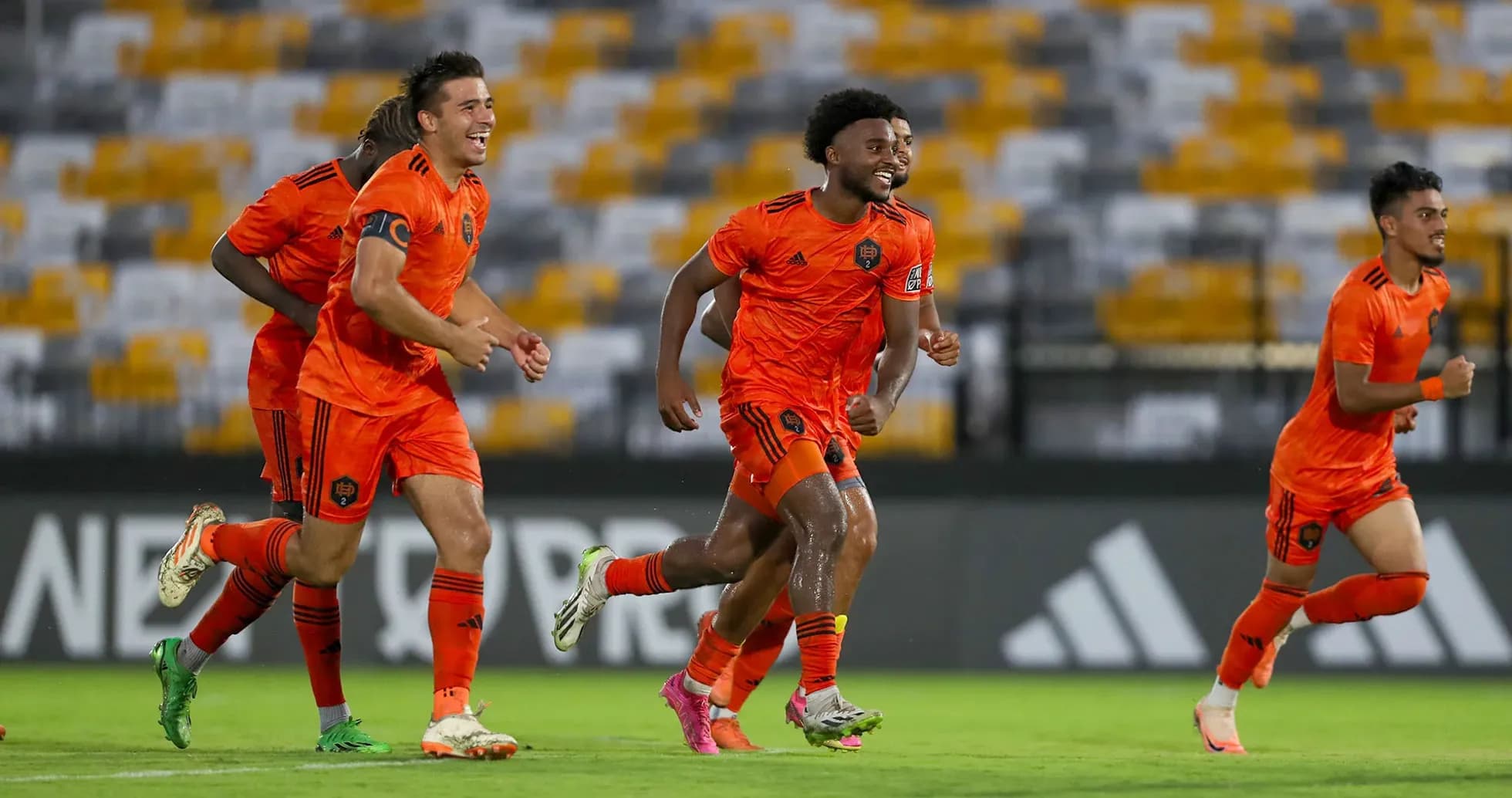 Jugadores de Houston Dynamo celebrando un gol