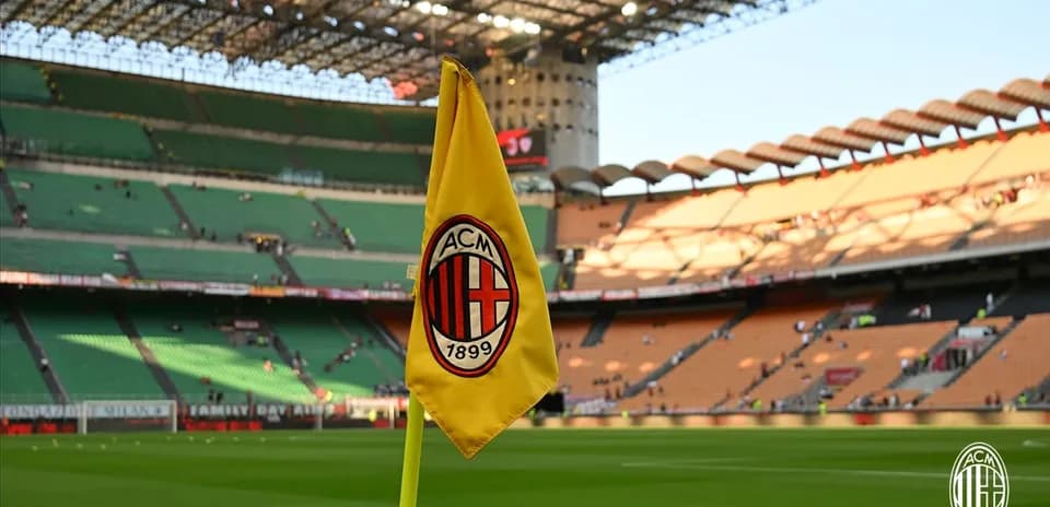 Esquina del campo del AC Milan en el estadio