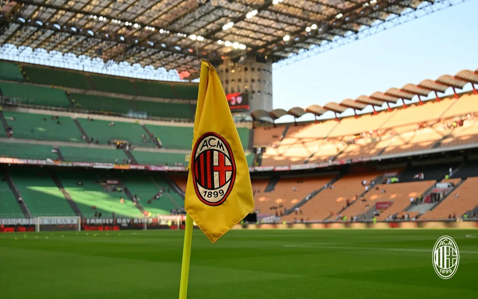 Esquina del campo del AC Milan en el estadio