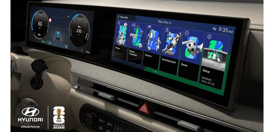 Pantalla de coche mostrando opciones de entretenimiento