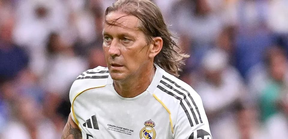 Jugador de Real Madrid corriendo durante un partido