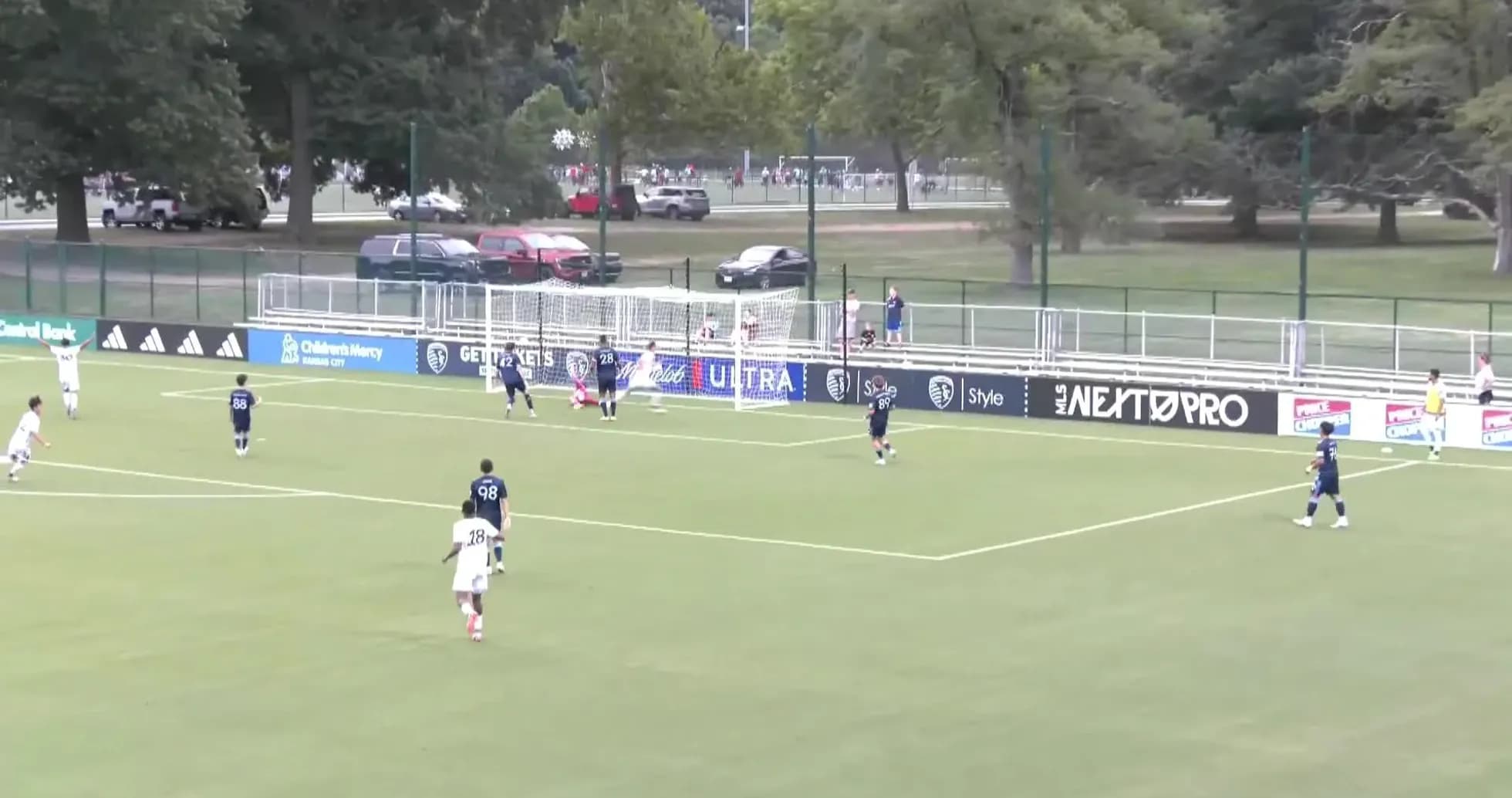 Acción del partido entre Austin II y Sporting KC II