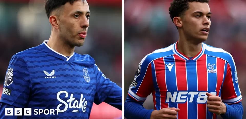Jugadores de Everton y Crystal Palace en uniforme