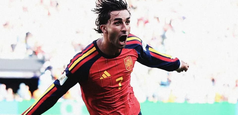Jugador celebrando un gol con la camiseta de España