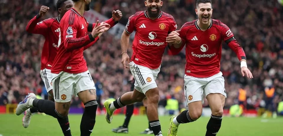 Jugadores de Manchester United celebrando un gol