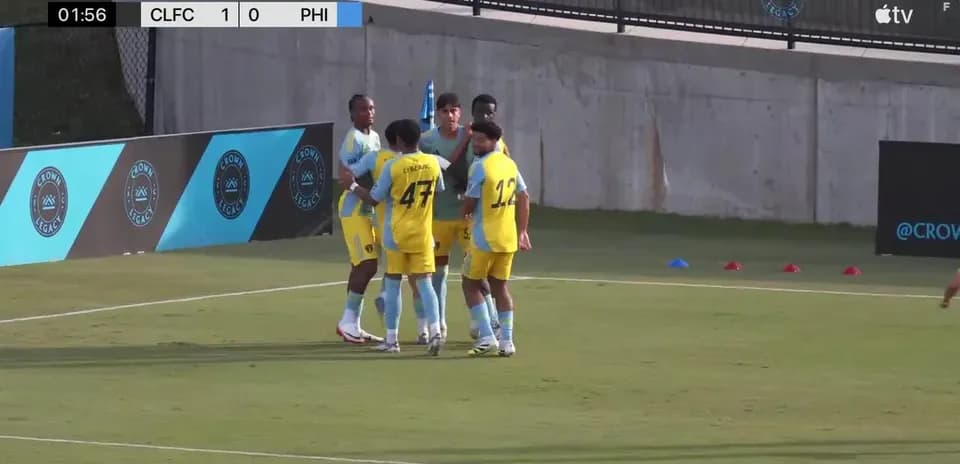 Celebración de gol de Crown Legacy