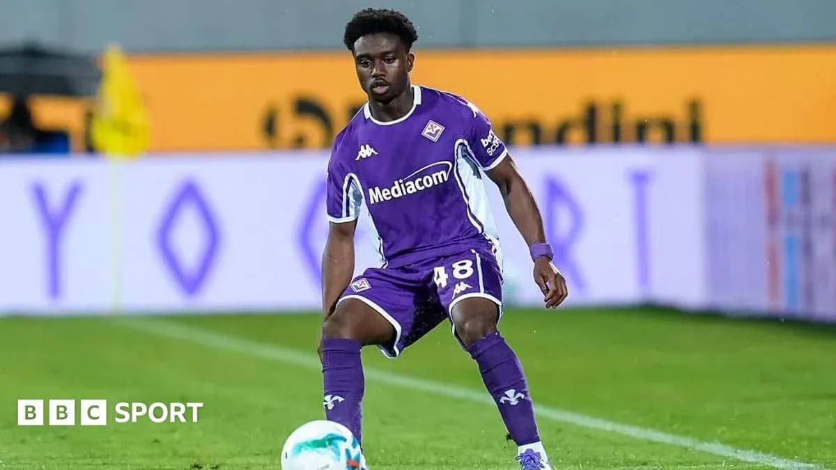 Jugador de Fiorentina en acción durante partido