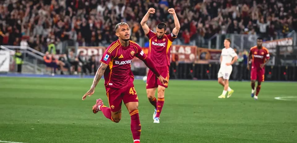 Jugador de AS Roma celebrando un gol