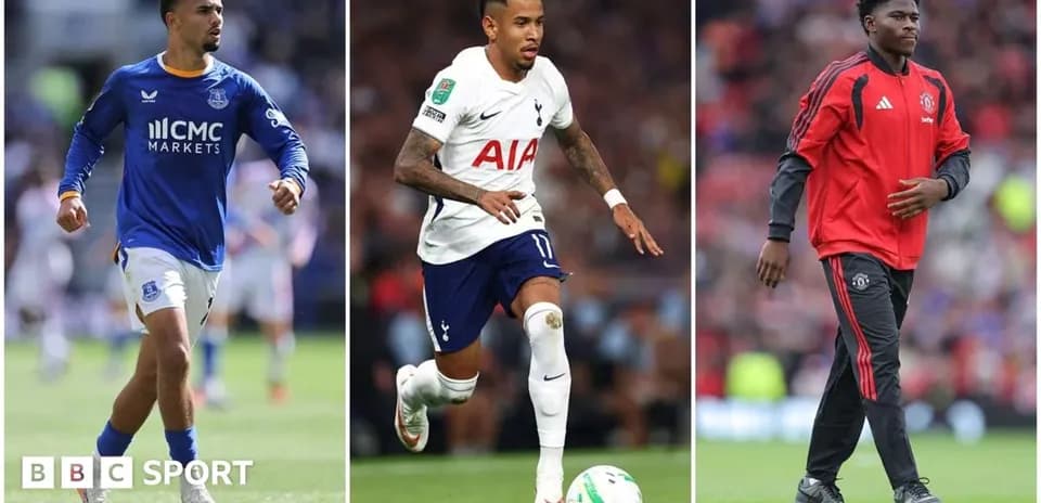 Tres jugadores de fútbol en diferentes equipos