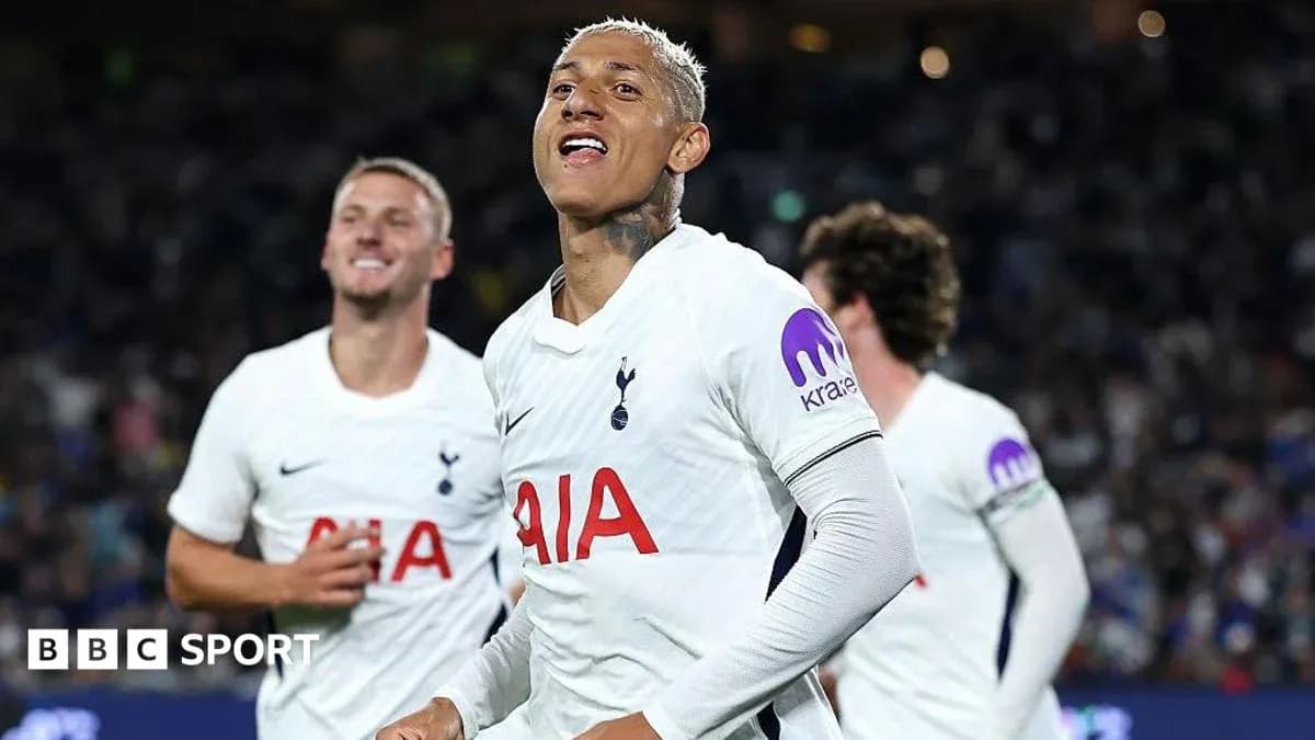 Jugadores de Tottenham celebrando un gol en partido
