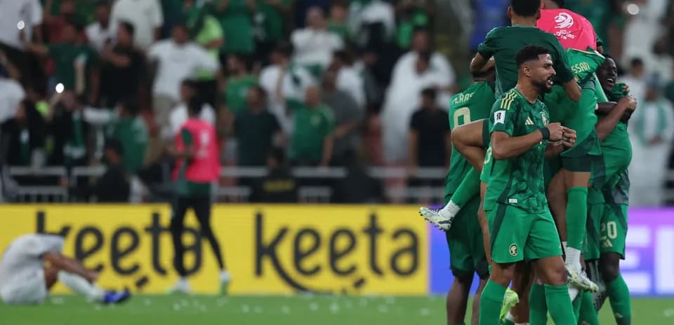 Jugadores de Arabia Saudita celebrando un gol en el partido