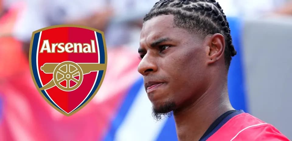 Jugador de Arsenal en primer plano con fondo difuso