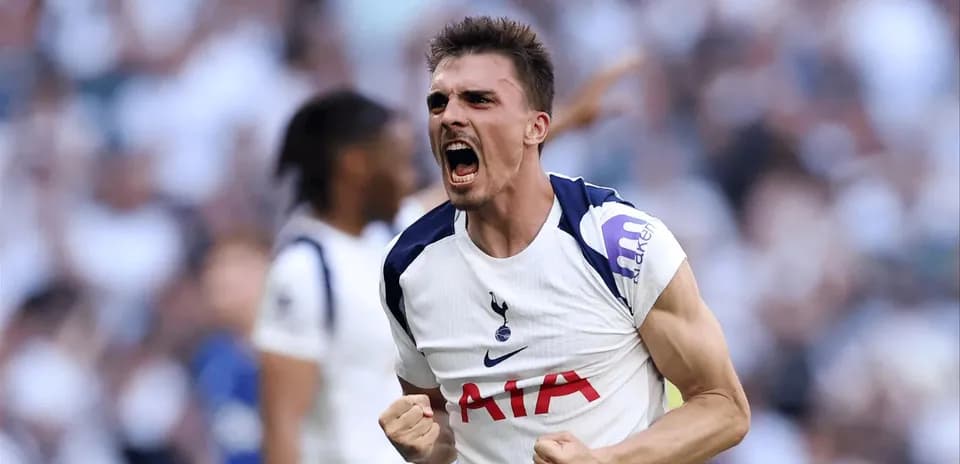 Jugador de Tottenham celebra un gol