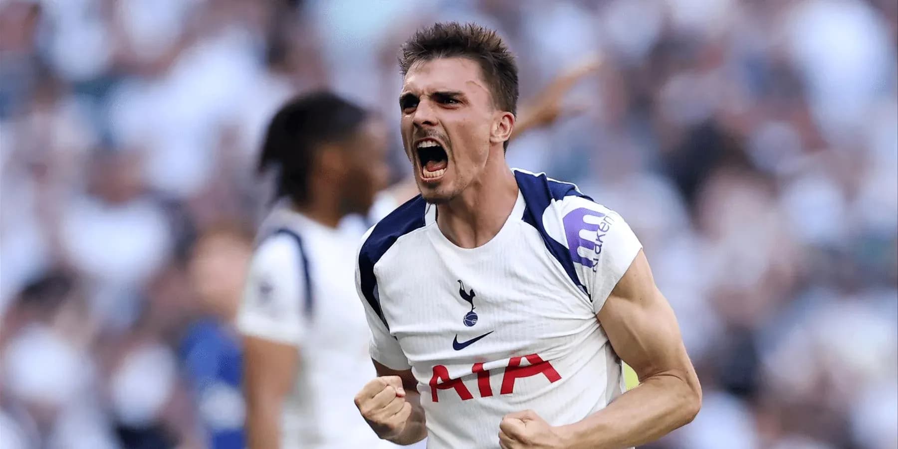Jugador de Tottenham celebra un gol