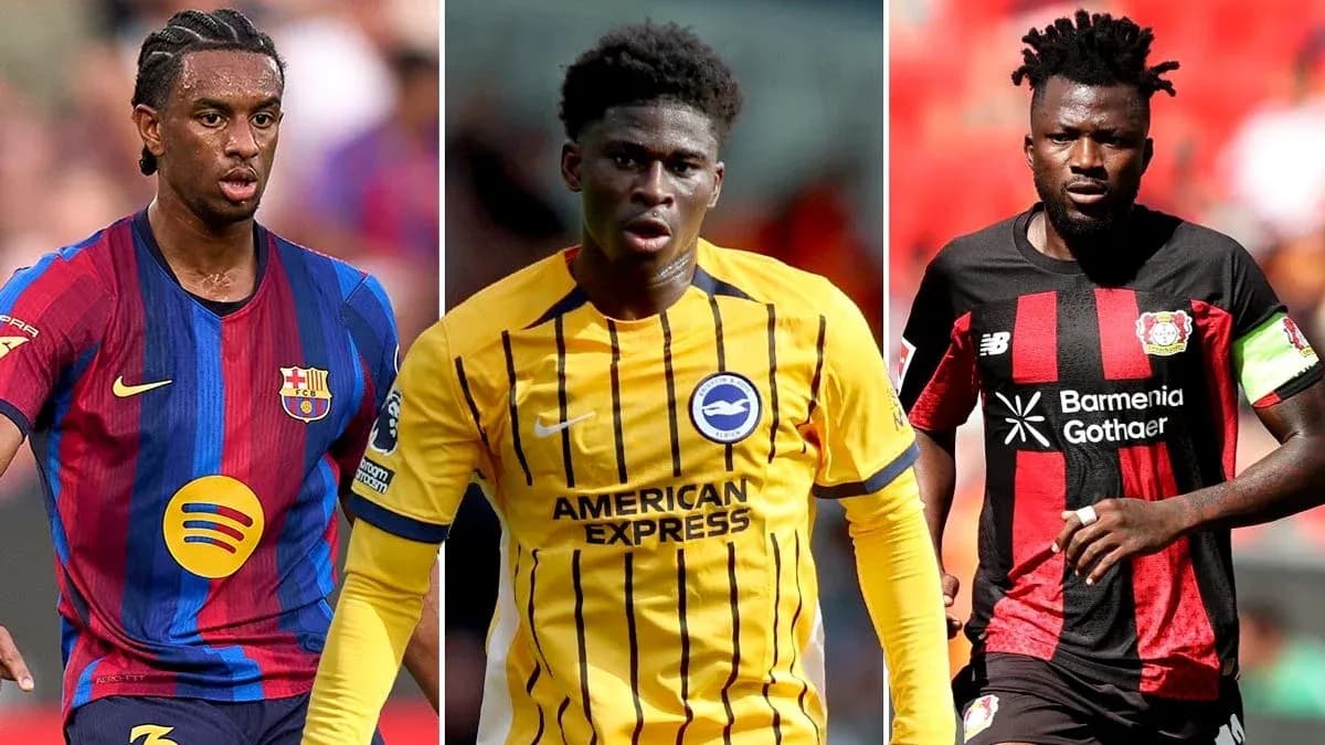 Tres jugadores de fútbol en sus camisetas de clubes