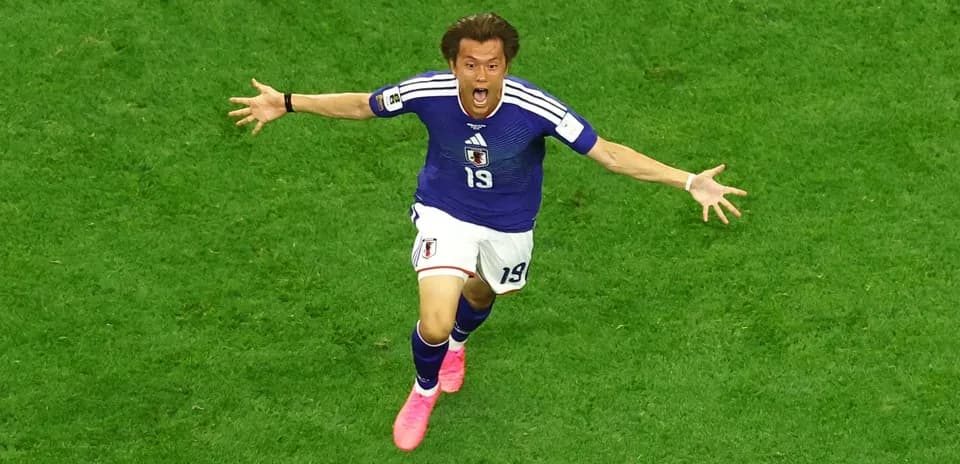 Jugador japonés celebrando un gol en el Mundial