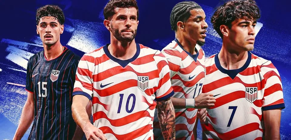 Cuatro jugadores de fútbol de la selección de EE. UU.