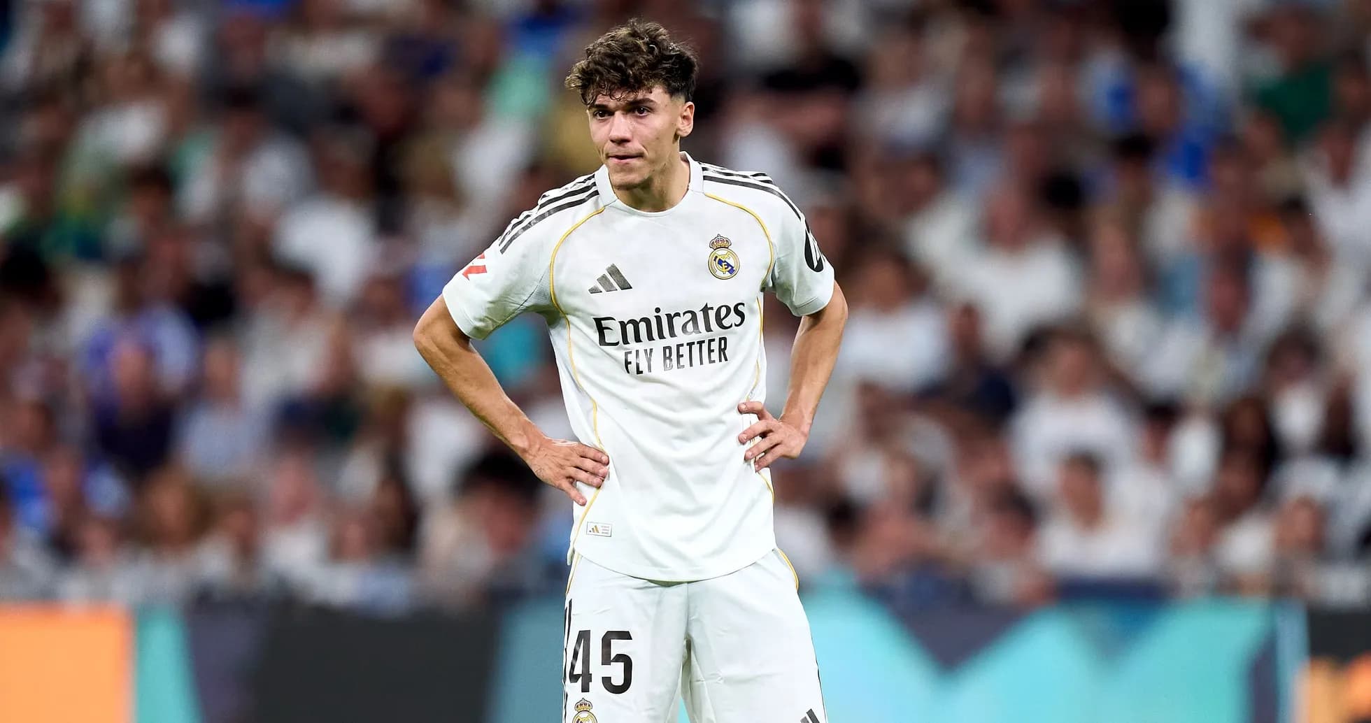 Jugador de Real Madrid en acción durante el partido