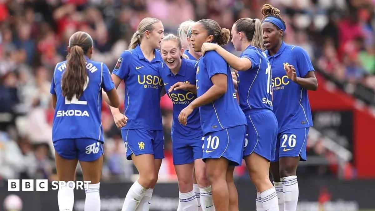 Jugadoras de Chelsea celebrando un gol durante el partido