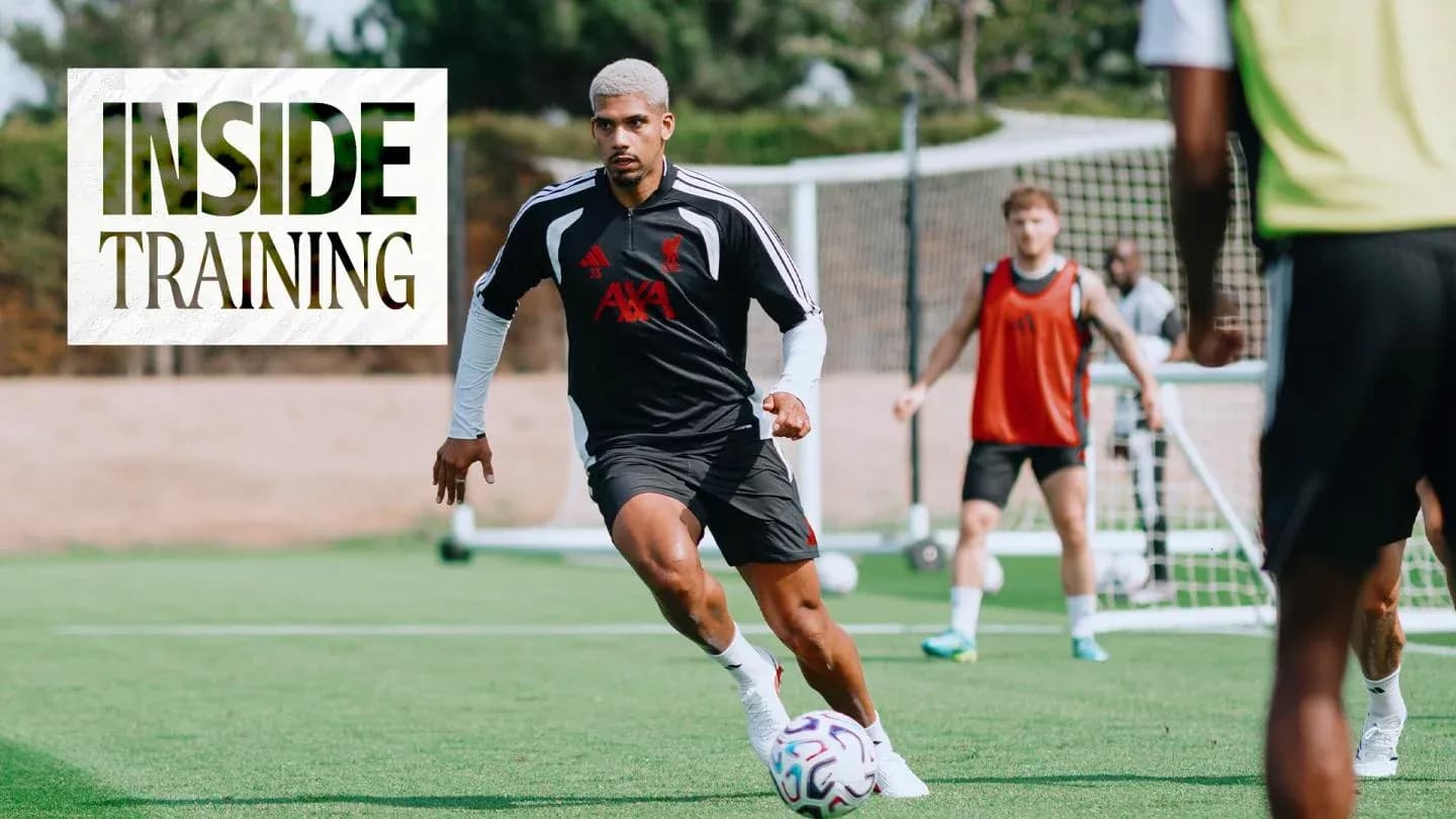 Jugador entrenando con balón en sesión de práctica