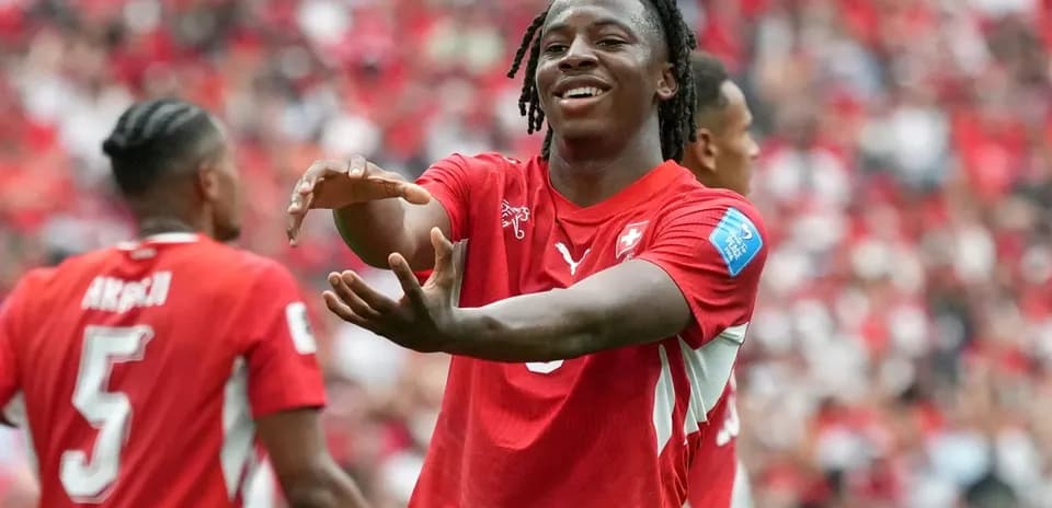 Jugador suizo celebrando un gol en el estadio