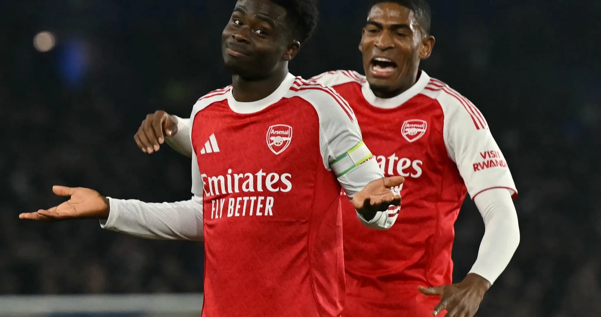 Jugadores de Arsenal celebrando un gol
