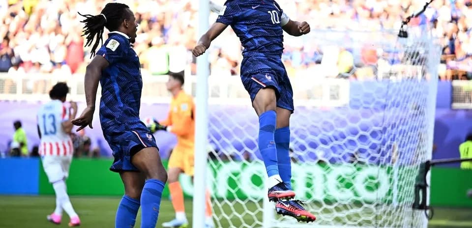 Jugadores de Francia celebrando un gol