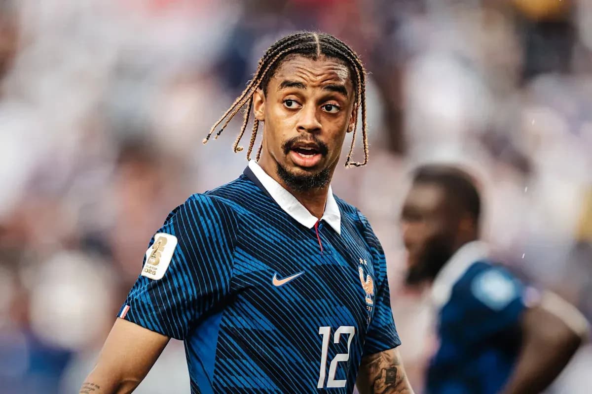Jugador de Francia con camiseta número 12 en el campo