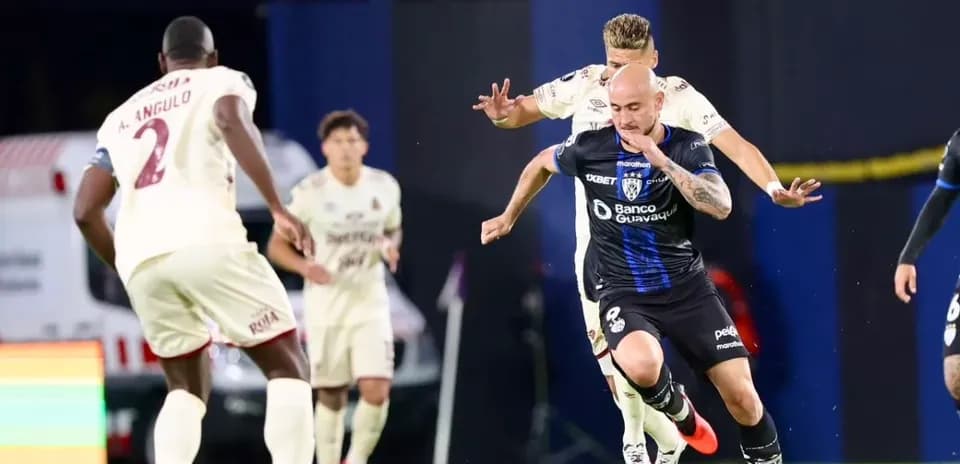 Jugador de Independiente del Valle con balón