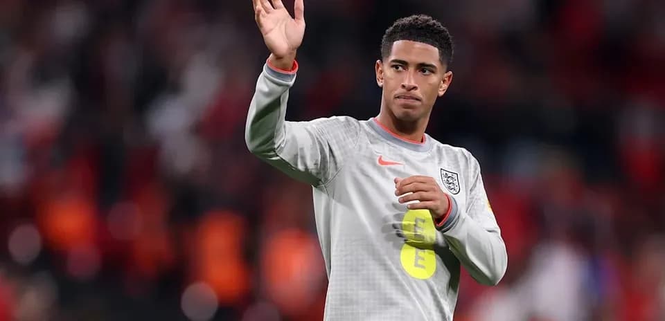 Jugador saludando a la afición tras el partido