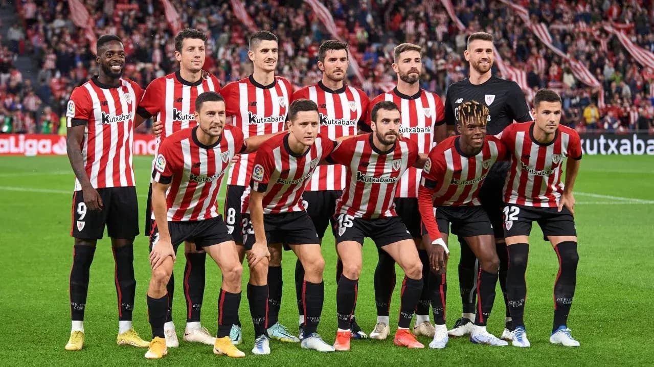 Jugadores del Athletic Club en formación