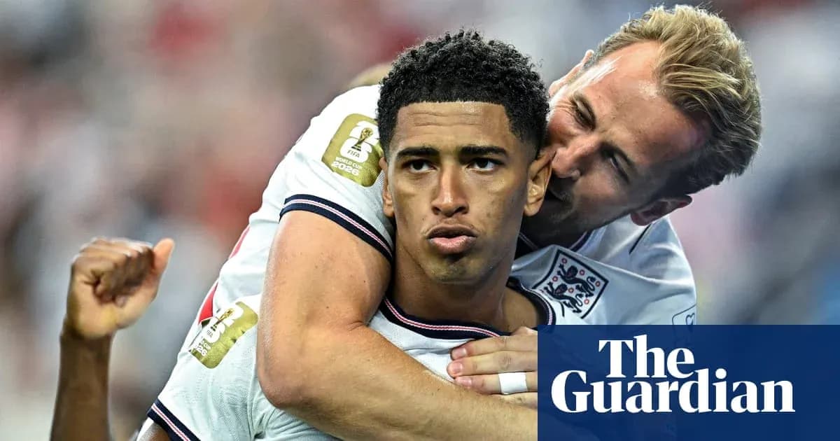 Jugadores de Inglaterra celebrando en el campo