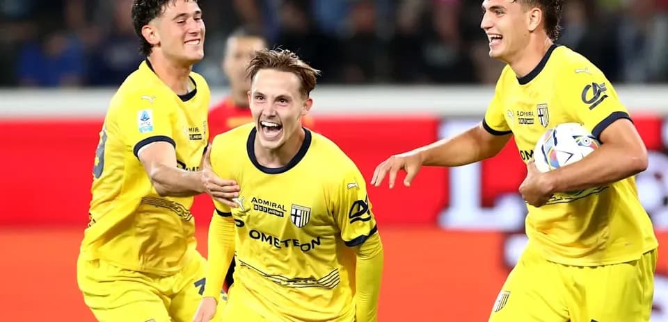 Jugadores de Parma celebrando un gol en partido