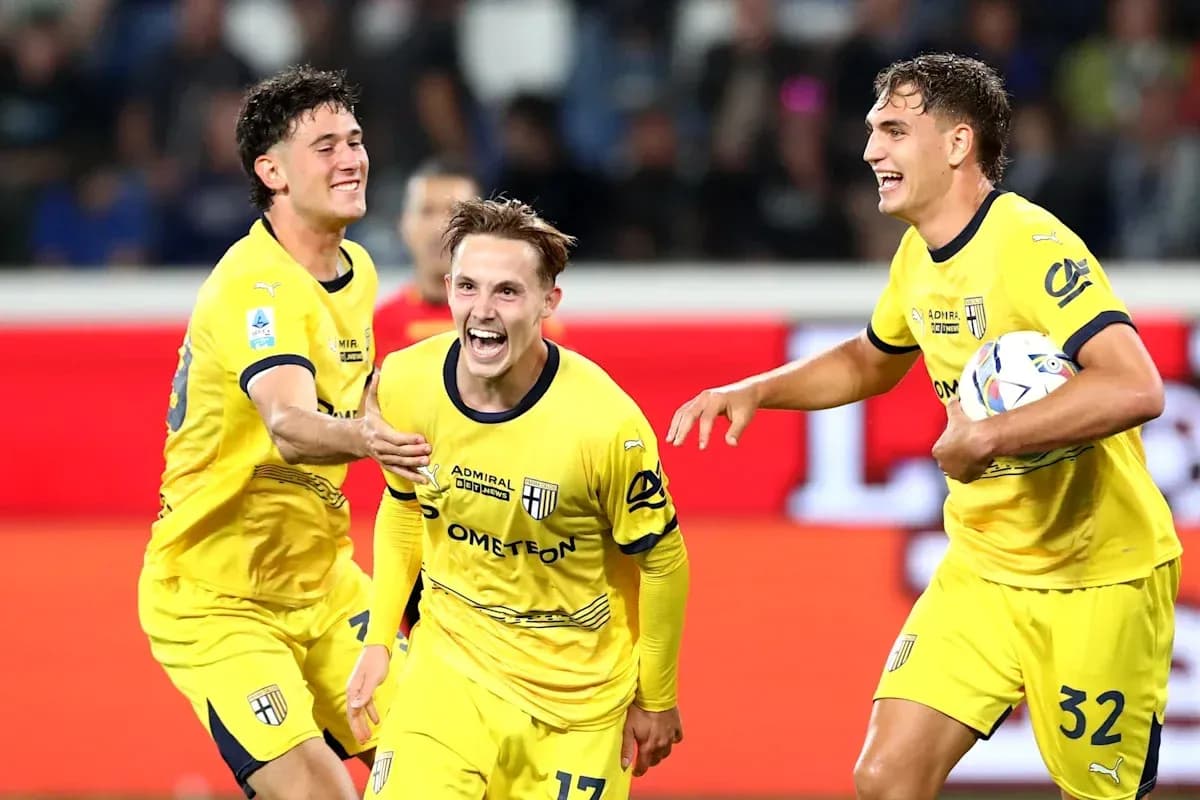 Jugadores de Parma celebrando un gol en partido