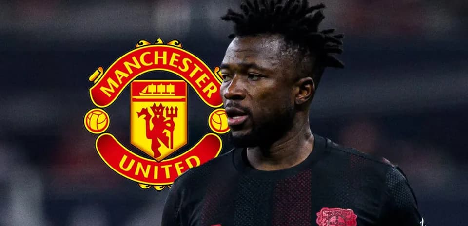 Jugador en primer plano con logo de Manchester United