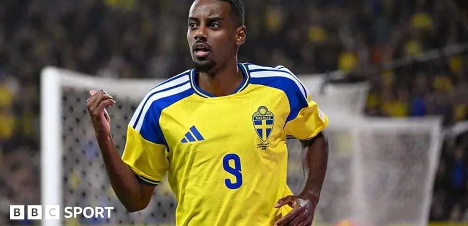 Jugador de Suecia celebrando un gol en partido
