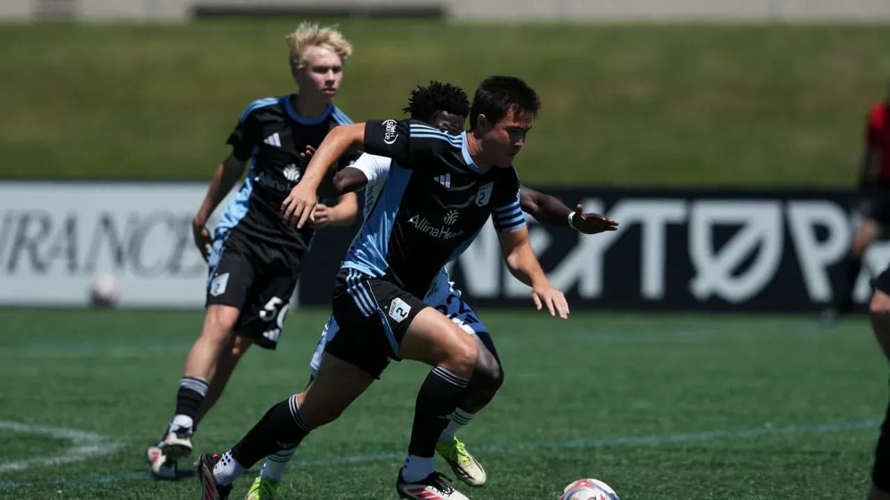 Jugadores de Minnesota United II en acción