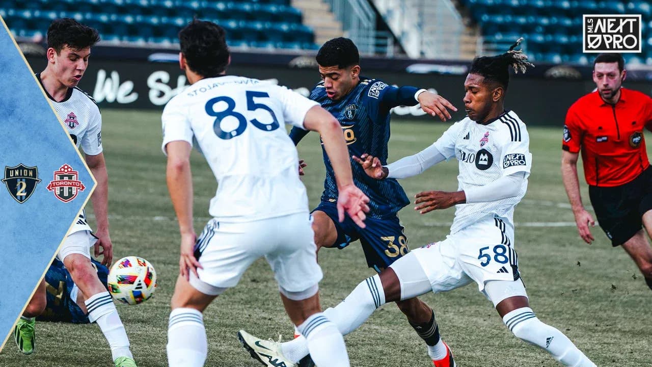 Jugadores de Toronto II y Philadelphia Union II en acción