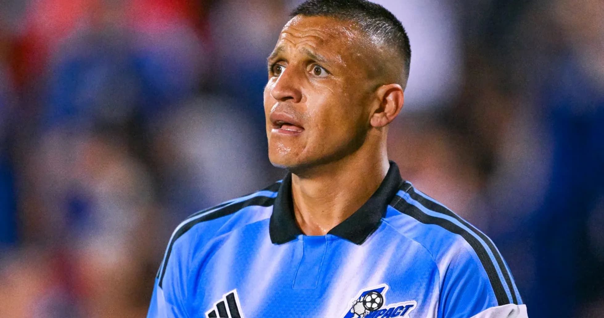 Jugador con uniforme de Impact Montreal durante el partido