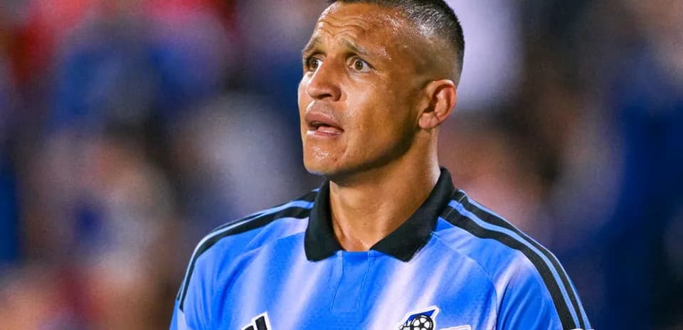 Jugador con uniforme de Impact Montreal durante el partido
