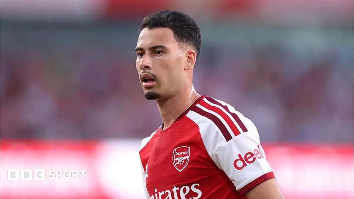 Jugador de Arsenal en el campo durante un partido