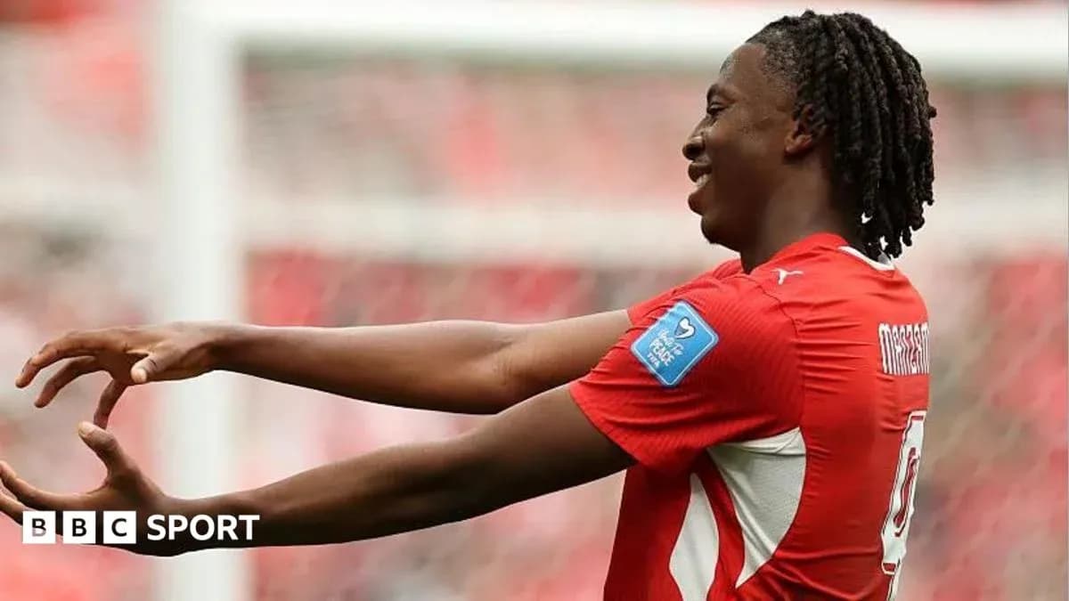 Jugador celebrando durante un partido de fútbol