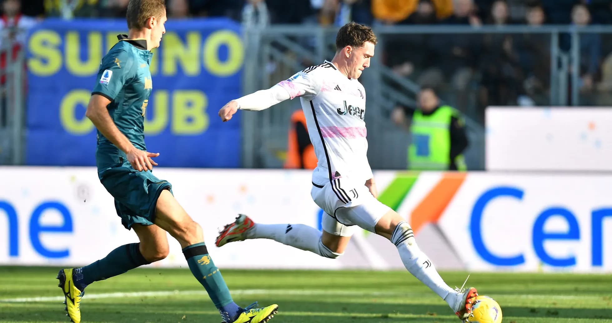Jugador de Juventus en acción contra Frosinone