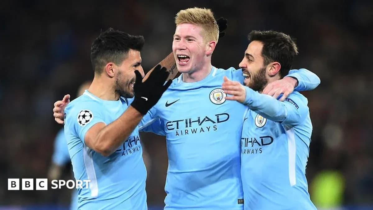 Jugadores de Manchester City celebrando un gol